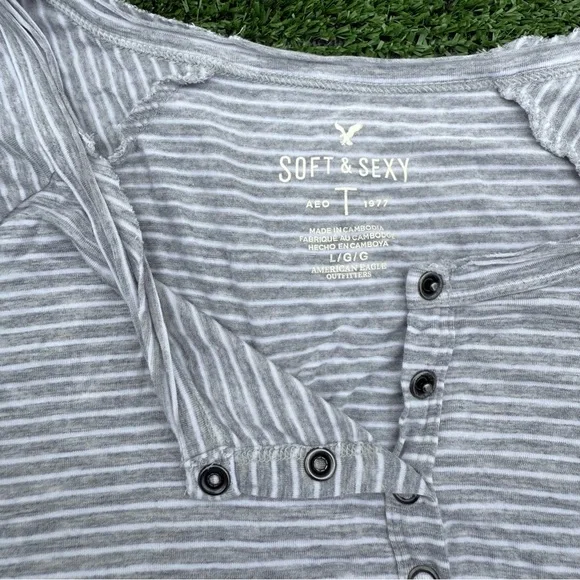 American Eagle Gray Striped Women's Top - Picture 4 of 5